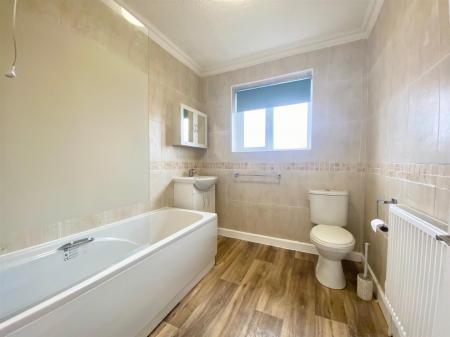 Bathroom 2.jpg