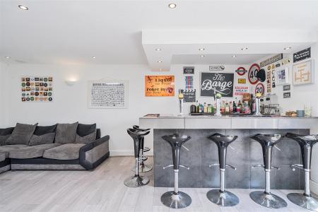 Garden Bar / Games Room