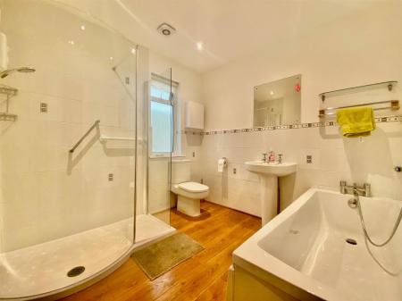 Family Bathroom.jpg