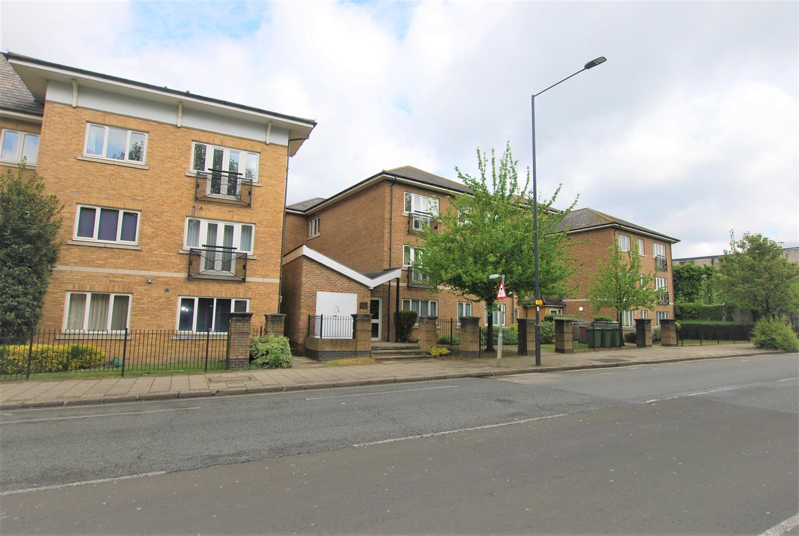 2 bedroom Flat for rent in Wembley