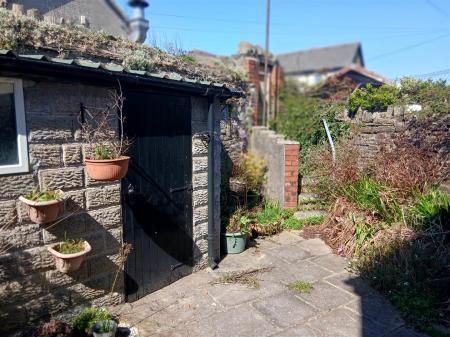2 east avenue garden ...jpg