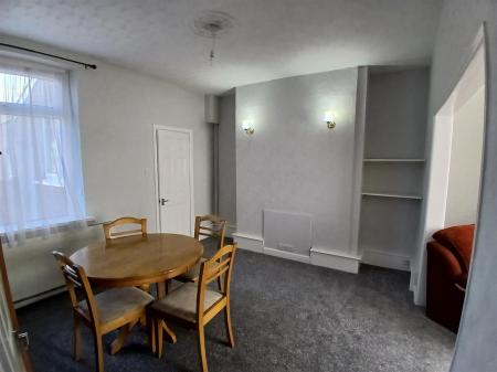 6 llwyn on street dining room.jpg