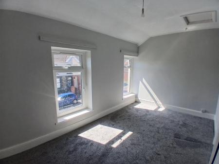 6 llwyn on street bedroom one.jpg