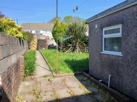 6 llwyn on street garden.jpg