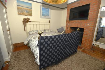 Sitting Room/Bedroom