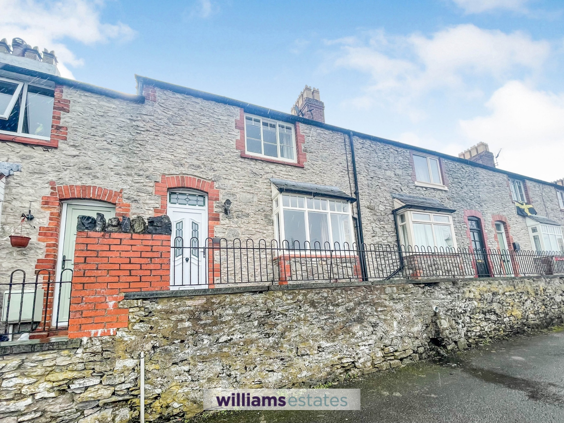 2 bedroom House for sale in Denbigh