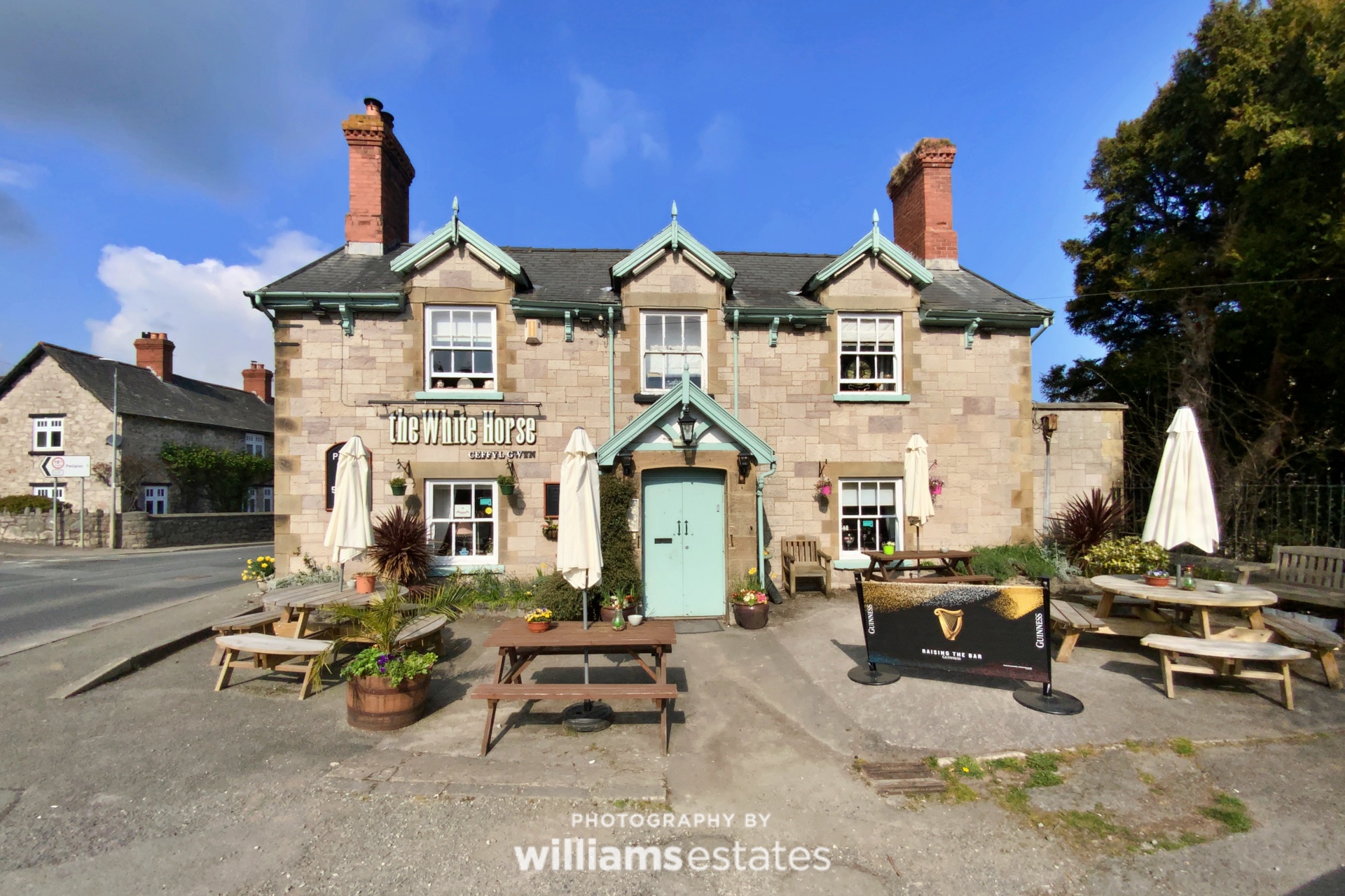 3 bedroom house for sale in Llanfair Dyffryn Clwyd