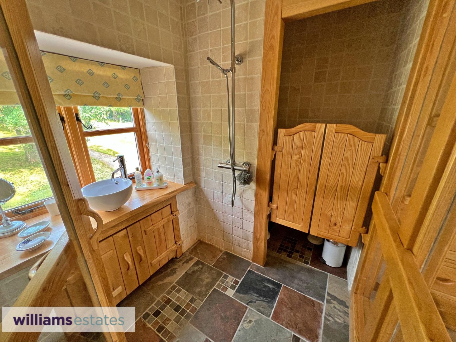 3 bedroom House for sale in Pwllglas