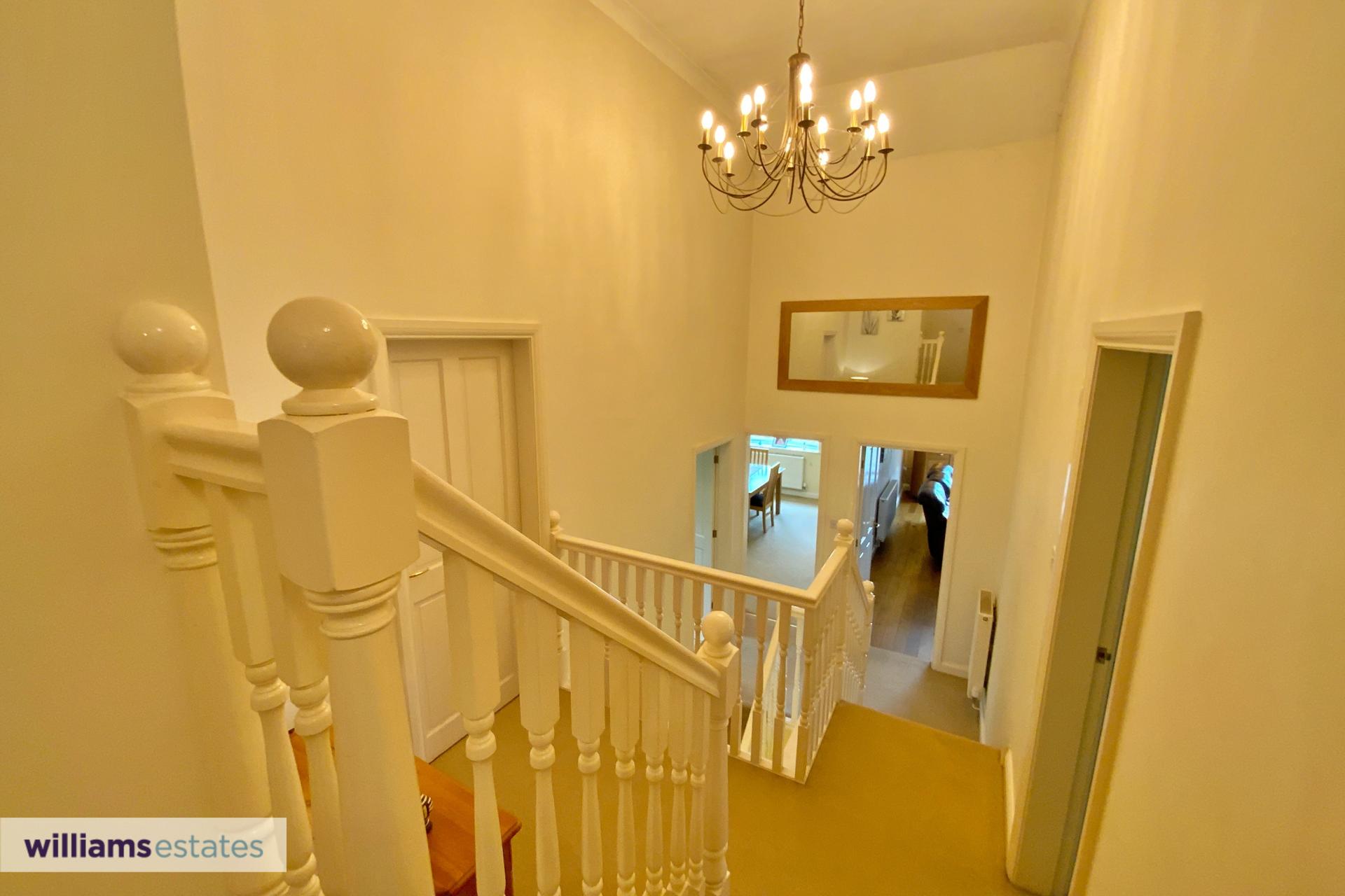 5 bedroom House for sale in Gwernymynydd