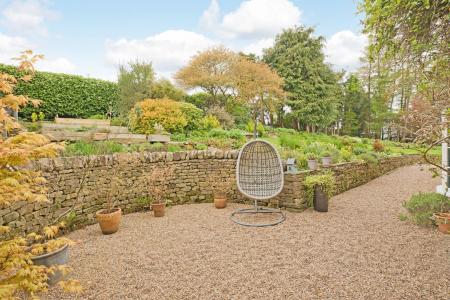 Spacious Cottage Gardens