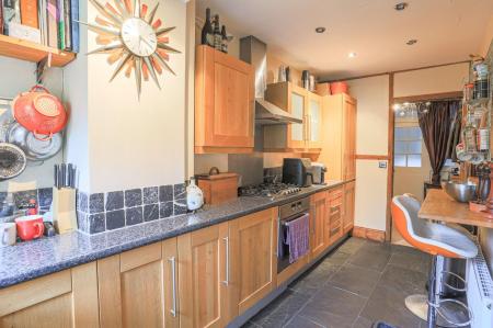 Kitchen 2.jpeg