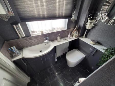 Ensuite 2 (2).jpg