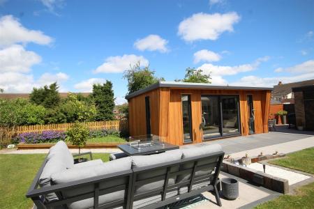 Garden/Entertaining Room