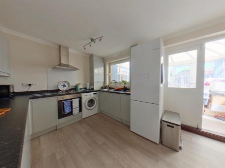 Kitchen2.jpg