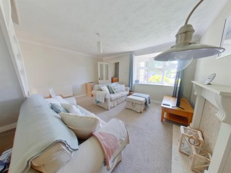 Living Room3.jpg