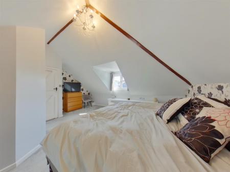 Bed 1 Pic (5).jpg