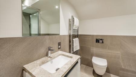 Masterbedroom-bathroom