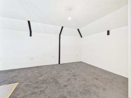 Media image 03