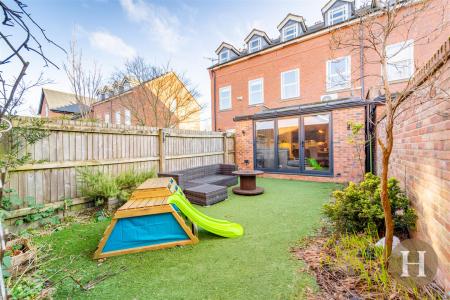 Garage/ Garden