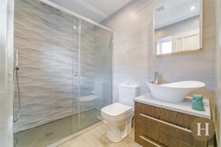 En-Suite Bathroom