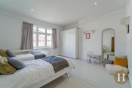 Hadleigh Estate Agents-7.jpg