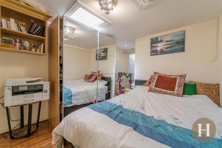 Hadleigh Estate Agents-27.jpg