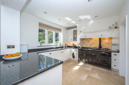 Kitchen/ dining area