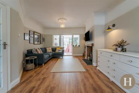 Lounge/ Dining Room
