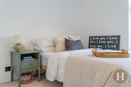 Hadleigh Estate Agents-40.jpg