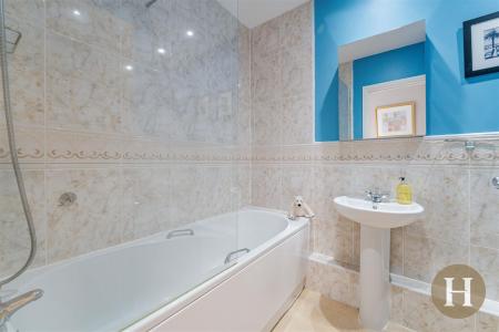 Ensuite Bathroom