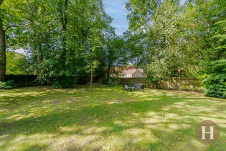 Hadleigh Estate Agents-24.jpg
