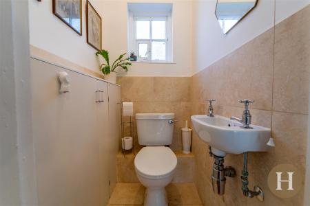 Fitted cloakroom