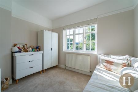 Bedroom (rear)
