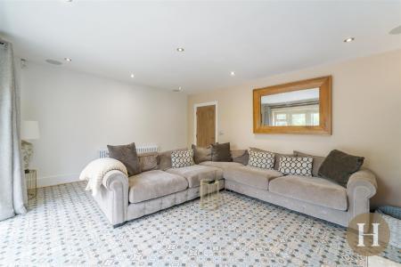 Hadleigh Estate Agents-8.jpg