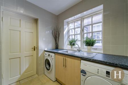 Hadleigh Estate Agents-30.jpg