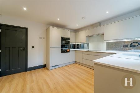 Hadleigh Estate Agents-20.jpg