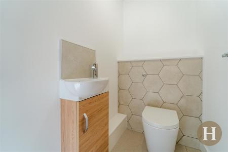 Hadleigh Estate Agents-23.jpg