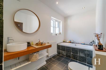 Hadleigh Estate Agents-26.jpg