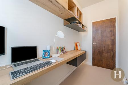 Hadleigh Estate Agents-36.jpg