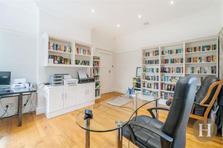 Hadleigh Estate Agents-16.jpg