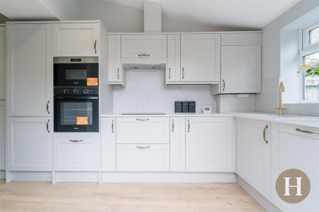 Hadleigh Estate Agents-34.jpg