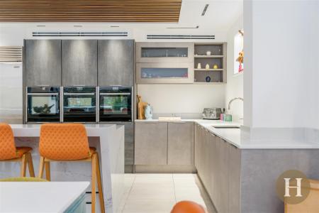 Hadleigh Estate Agents-56.jpg