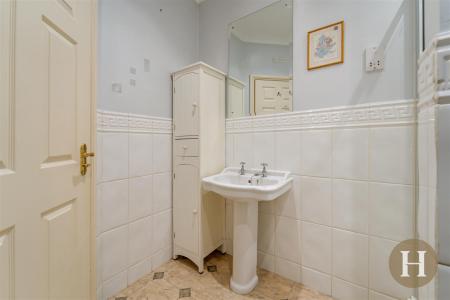 Hadleigh Estate Agents-20.jpg