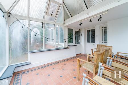 Hadleigh Estate Agents-34.jpg