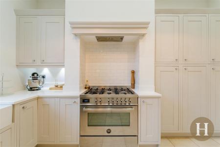 Hadleigh Estate Agents-31.jpg