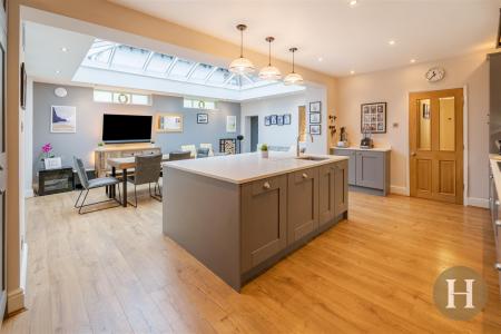 Kitchen Diner/ Family Room