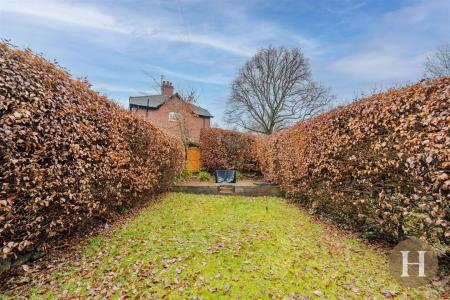 Hadleigh Estate Agents-32.jpg