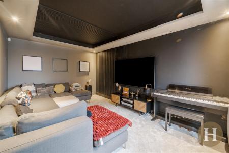 Hadleigh Estate Agents-1.jpg