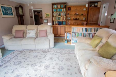 Sitting/dining room