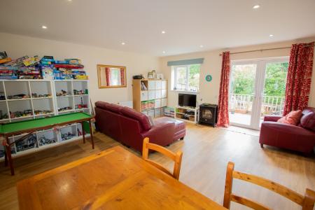 Sitting/dining room